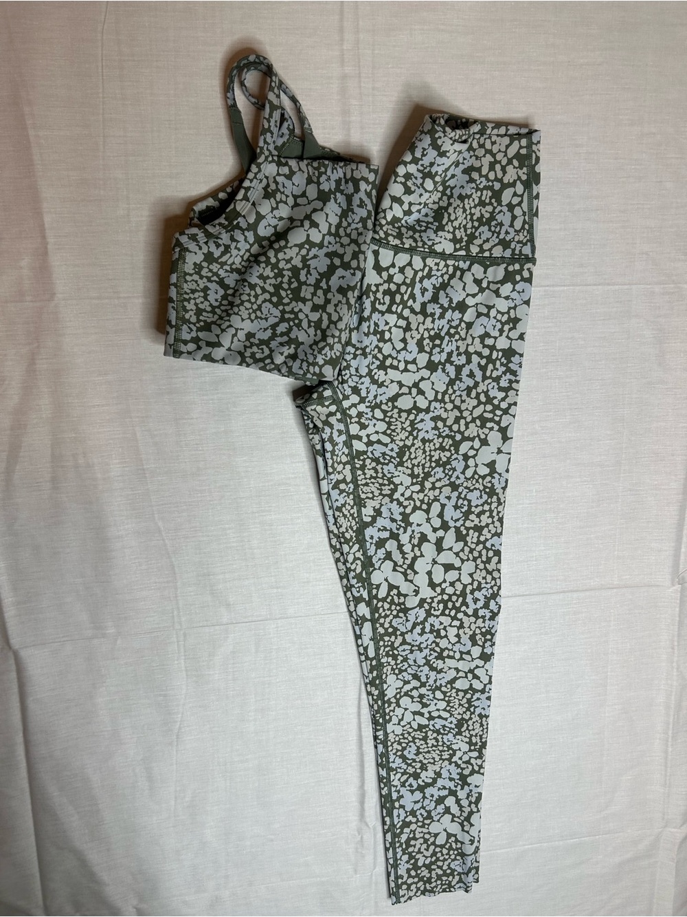 Two piece set Offline - Picture 8 of 8